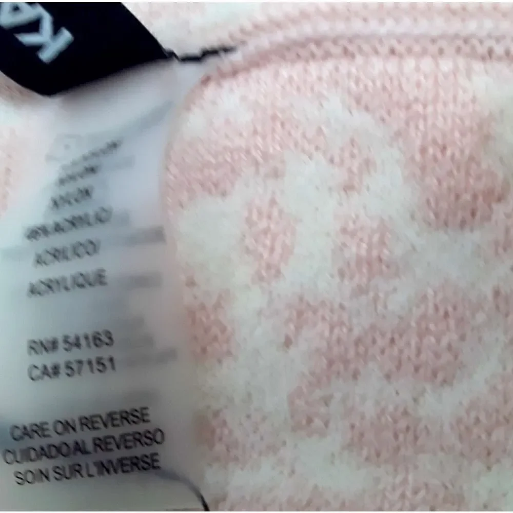 NWT Karl Lagerfeld Paris Women's Loop Infinity Scarf Pink/White Rose‎